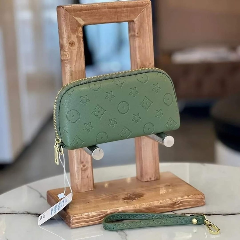 Every girl loves something special. A very excellent Colty brand wallet. - Image 2